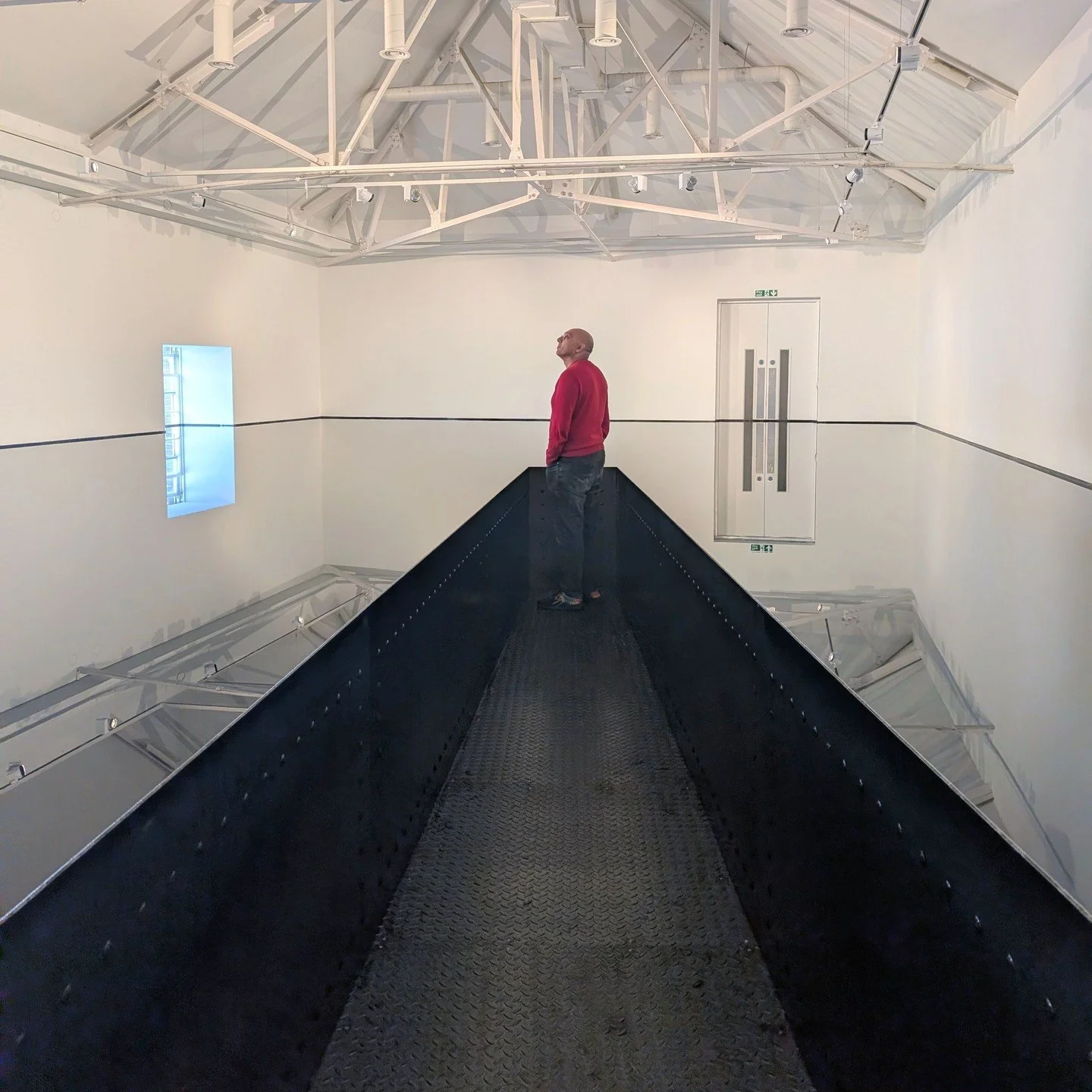 You smell Richard Wilson&rsquo;s artwork 20:50 long before you see it. You enter a room and at first it takes you a while to realise what&rsquo;s happening as the &lsquo;floor&rsquo; reflects the walls and ceiling. Then you realise the floor is actua