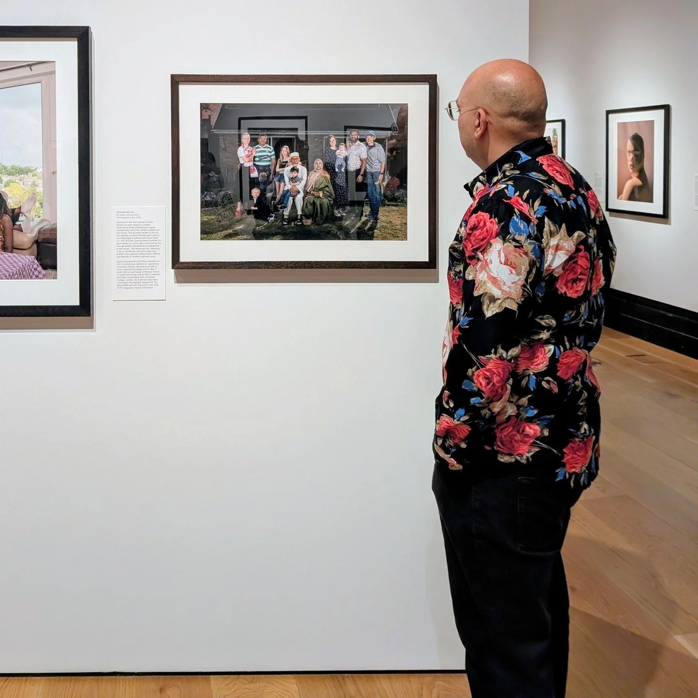 The Taylor Wessing Photo Portrait Prize 2025 at the National Portrait Gallery (ticketed, until 8th February) features some powerful photographs, including a photo of a burns victim lit by light from a window. 

Shown here:
1. With a picture by @Agata