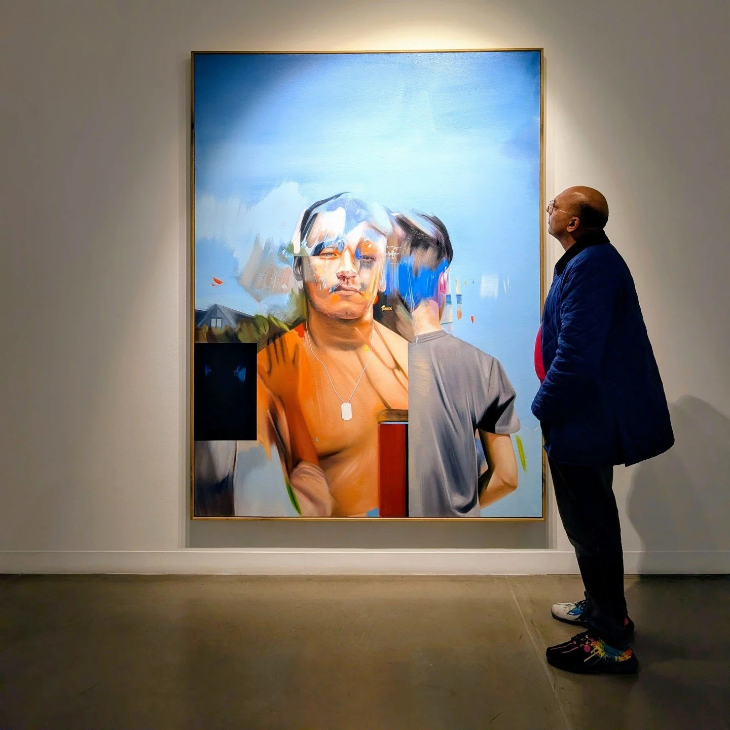 It was great to catch the paintings of @PheobeLeech at @JDMalatGallery (now closed). Incorporating elements of her brother and herself into these paintings, Phoebe explores the transition from boyhood to manhood in these psychological portraits. She&