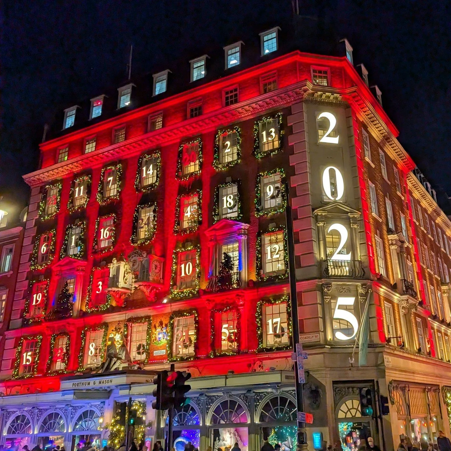 Whether you celebrate or not, I hope you have a great Christmas surrounded by loved ones. Here&rsquo;s a few of London&rsquo;s classic Christmas lights - the advent calendar at Fortnums and the Regent&rsquo;s Street angels.
.
.
#Christmas #HappyHolid