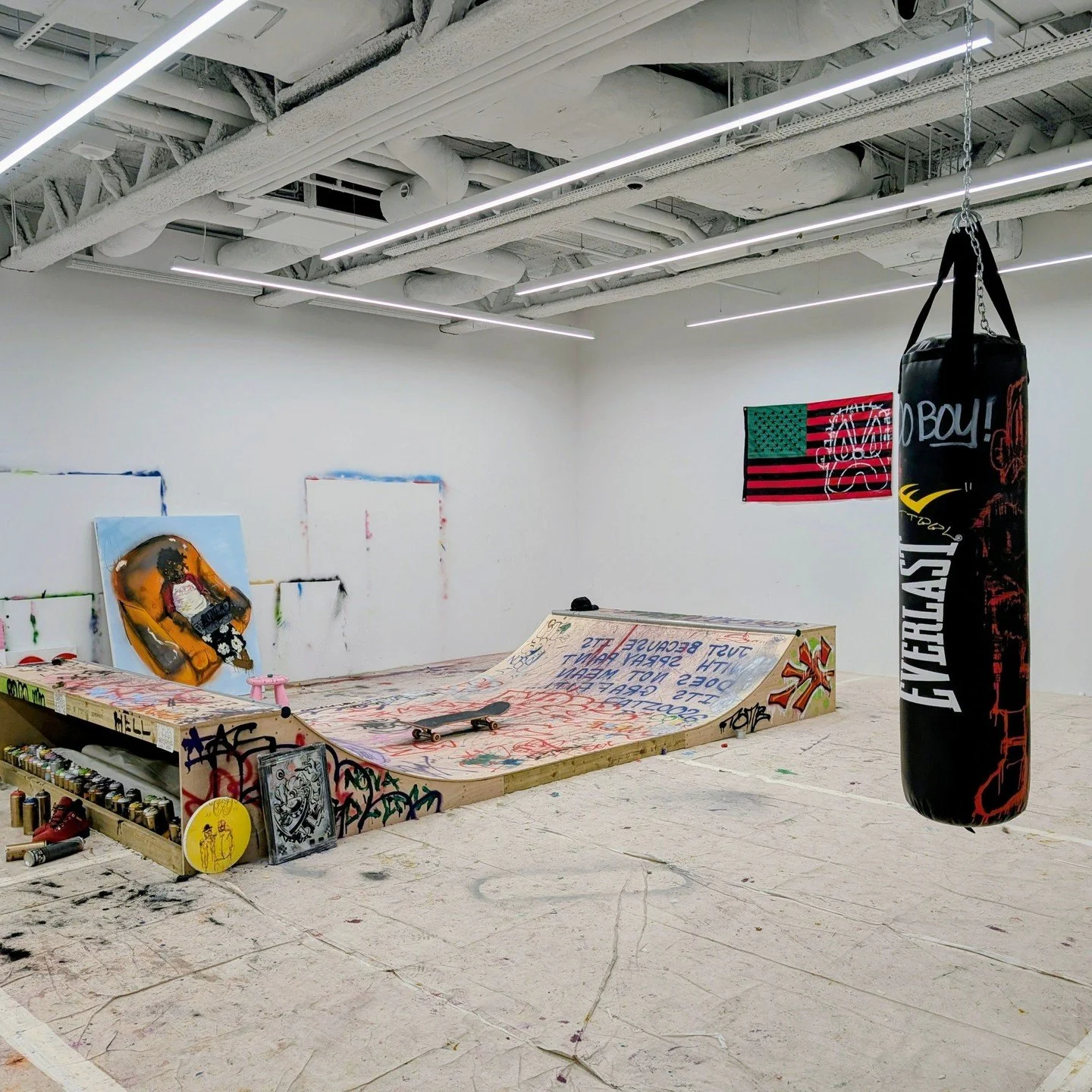 Artist Slawn has transformed Saatchi Yates into his own studio. Is it all a marketing stunt or does it have artistic merit? Read my thoughts in my latest diary entry for @londonist_com (link in bio). The exhibition is free to visit and on until 22nd 