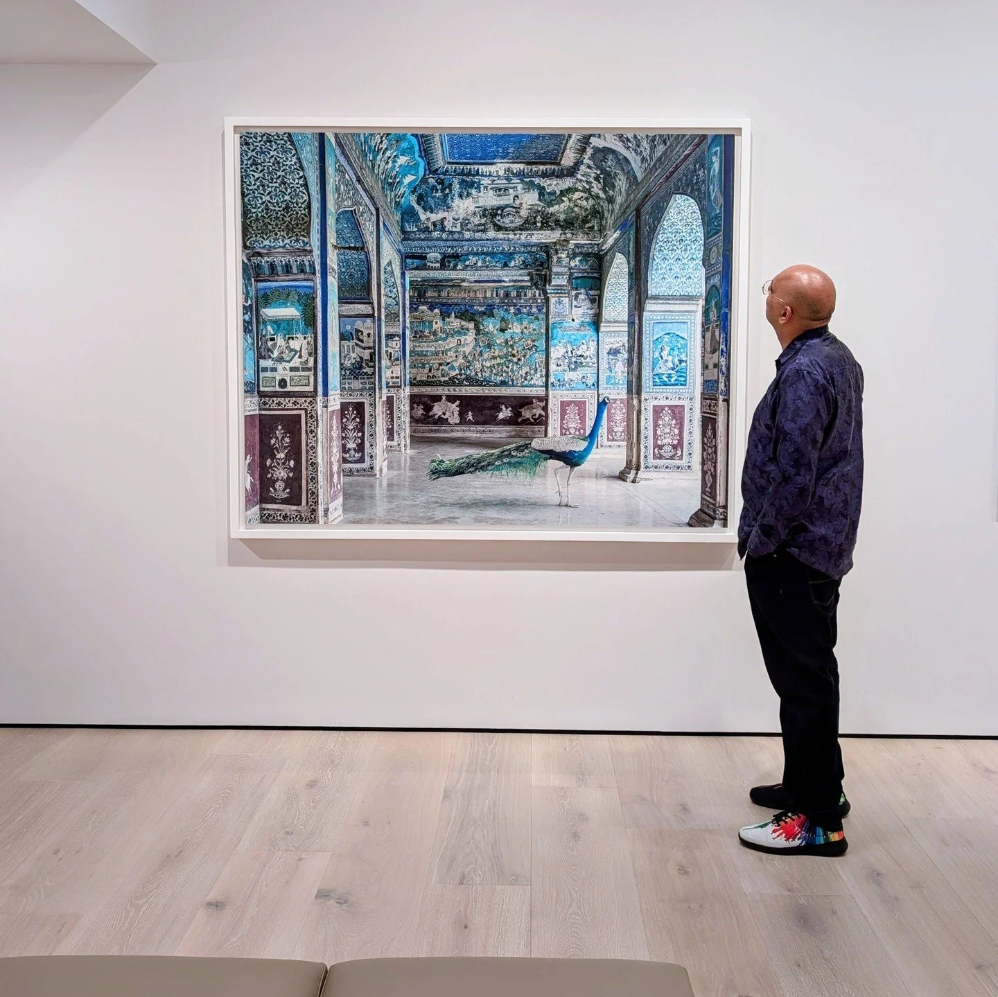 I&rsquo;ve written about whether London is facing another gallery exodus (link in bio), but just as galleries close, others open, including the impressive new @SundaramTagore gallery on Pall Mall. Here I am pictured with a work by @Karen1Knorr and ta