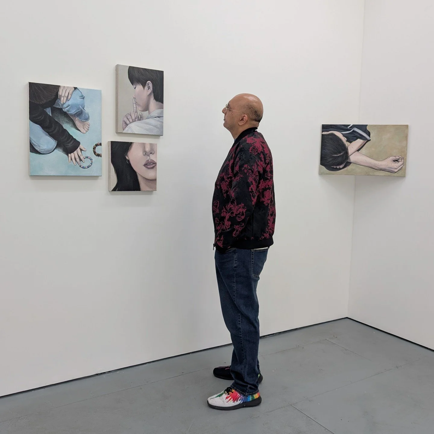 A mouth and nose, without the rest of the face visible. A head resting on arms, but we can only see the back of the head. These works are all about identity and also about how we often have to conceal it from those around us. It speaks to the artist&