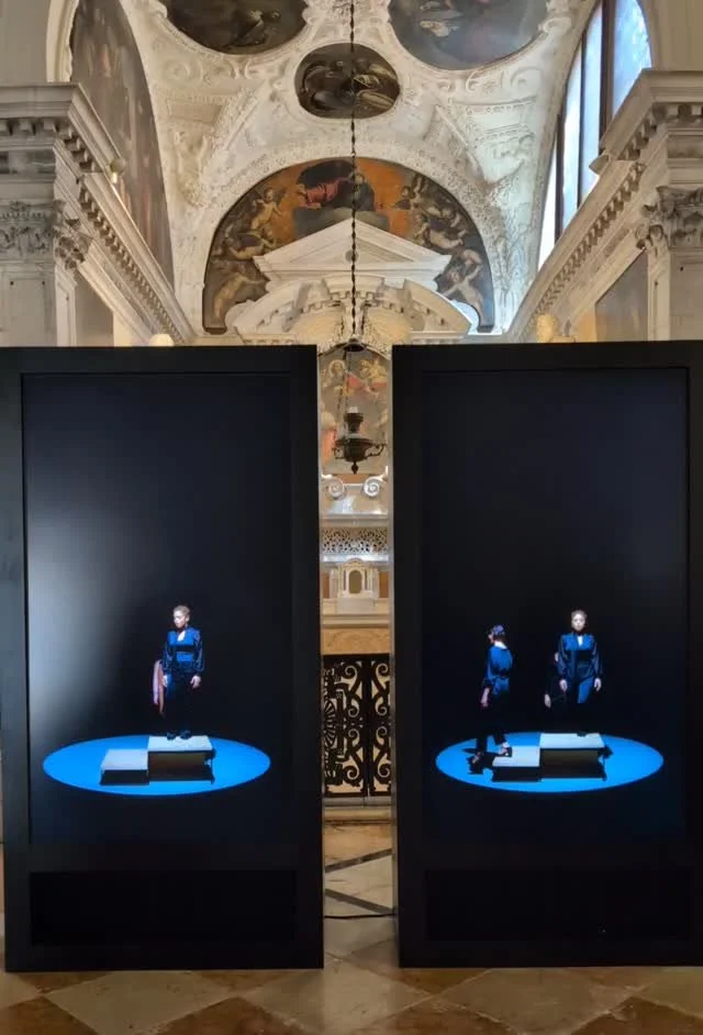 I&rsquo;m sharing some highlights from the wider exhibitions in Venice open during @LaBiennale. You can read my review of this year&rsquo;s Venice Biennale on @WorldOfFAD (link in bio).

Shown here: 
1: Elegy by @GabrielleGoliath
2: Lee Ufan at @SMAC