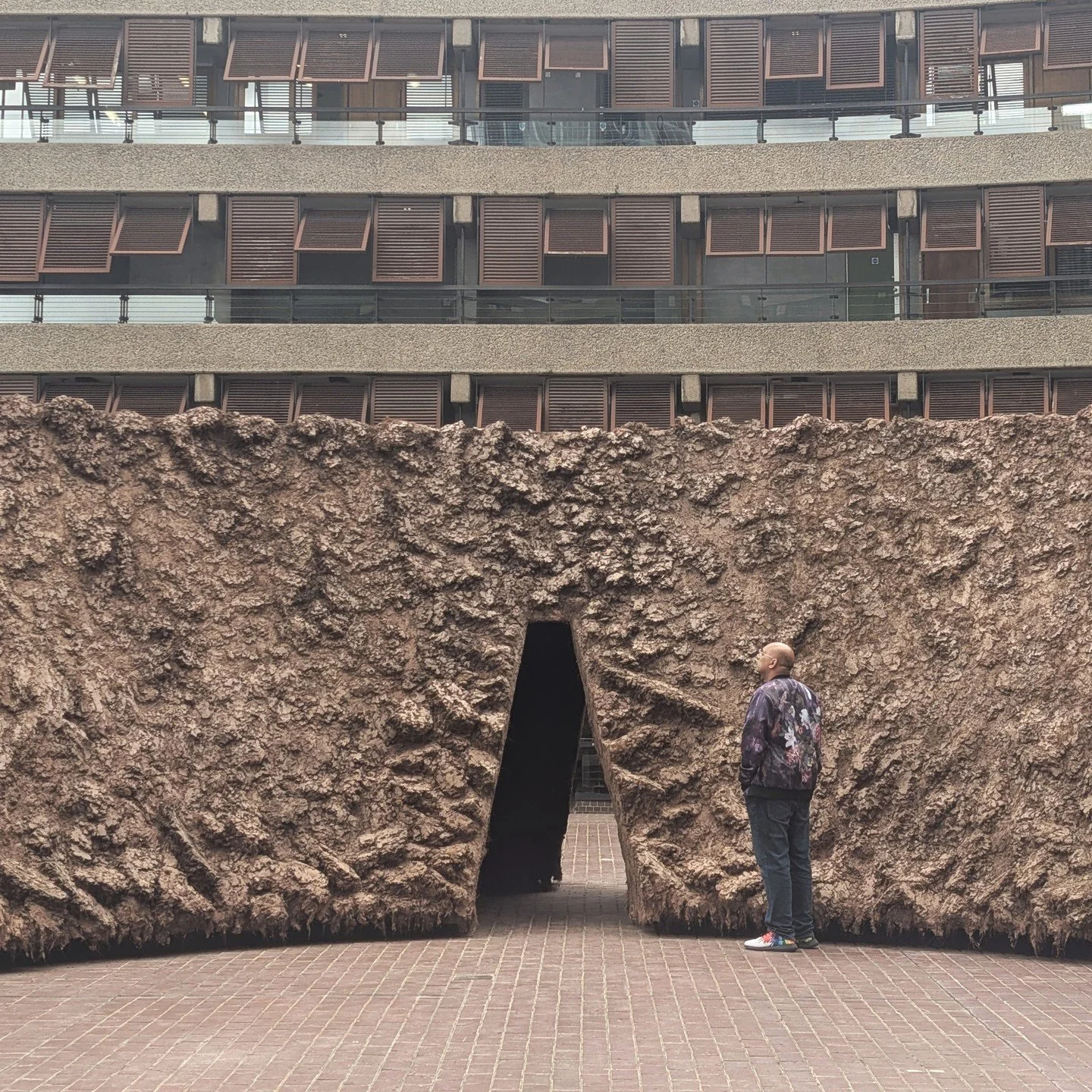 Did you know the Barbican has a sculpture court? Neither did I. That was until I visited the new installation by Delcy Morelos at the sculpture court (until 31st July, free). It&rsquo;s a circular structure made of soil, clay and fragrant spices, whi