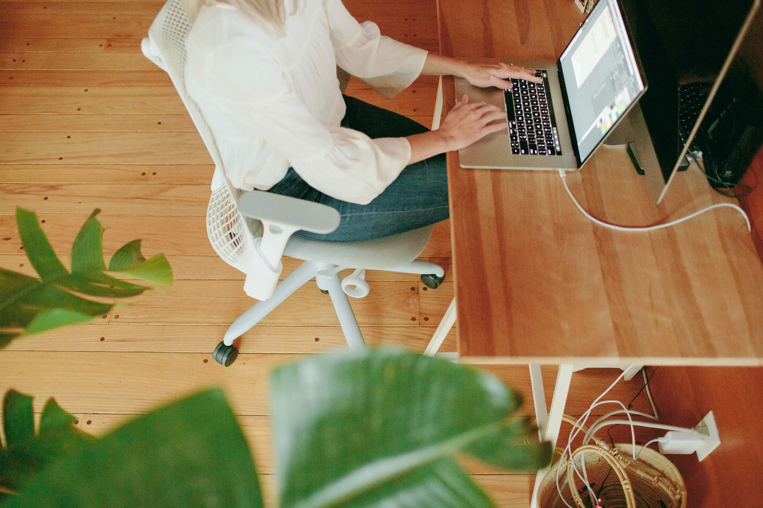 mara-dawn-dockery-chair-laptop.jpg