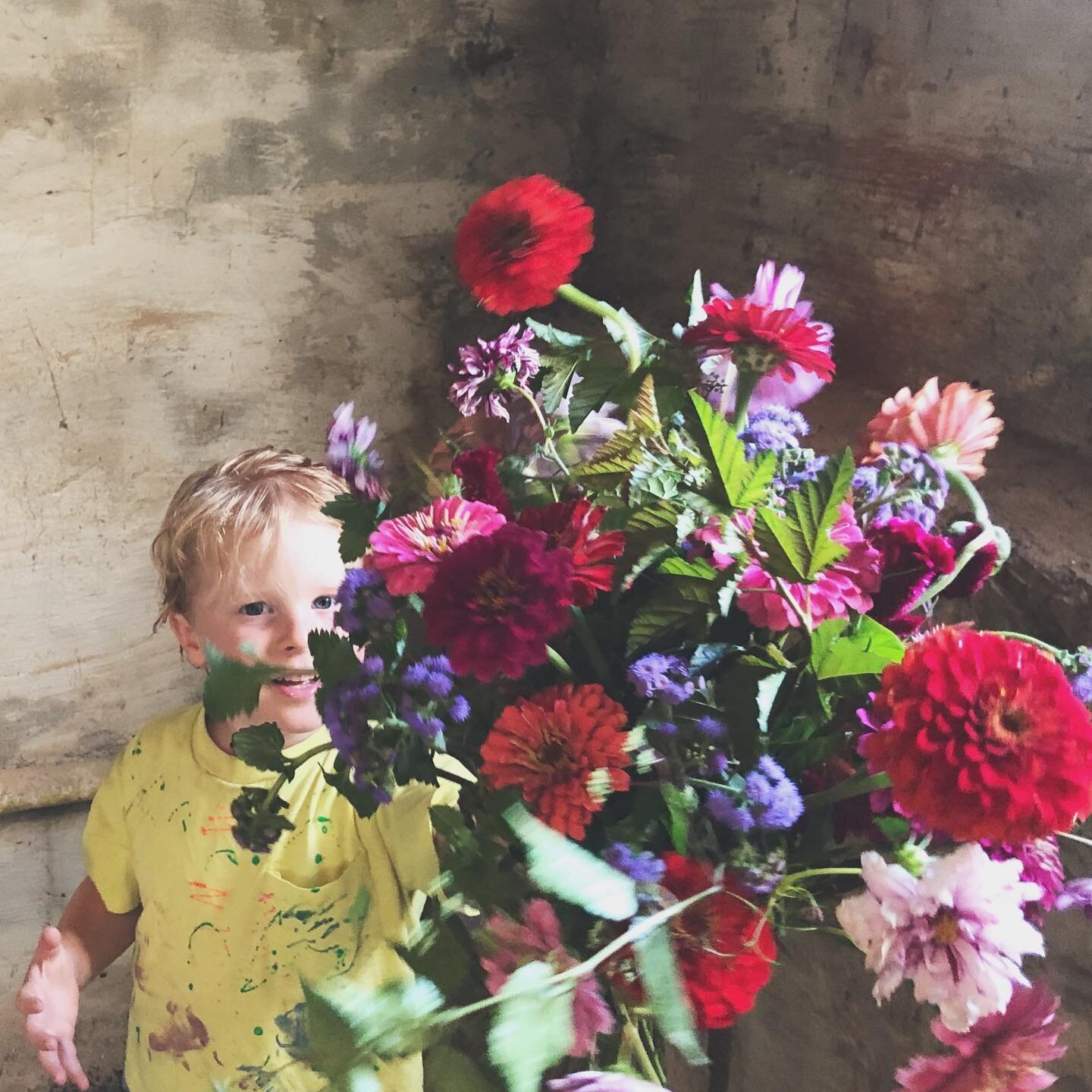 Here&rsquo;s to all the mommas navigating the school year with your littles. You deserve a bouquet every Monday and lots of hugs and kisses. Rooting for you today 🌈🙏🌈🙏

*
*
*
*
*
#phillyflorist #philadelphia #nycflorist #nycflowers #phillyflowers