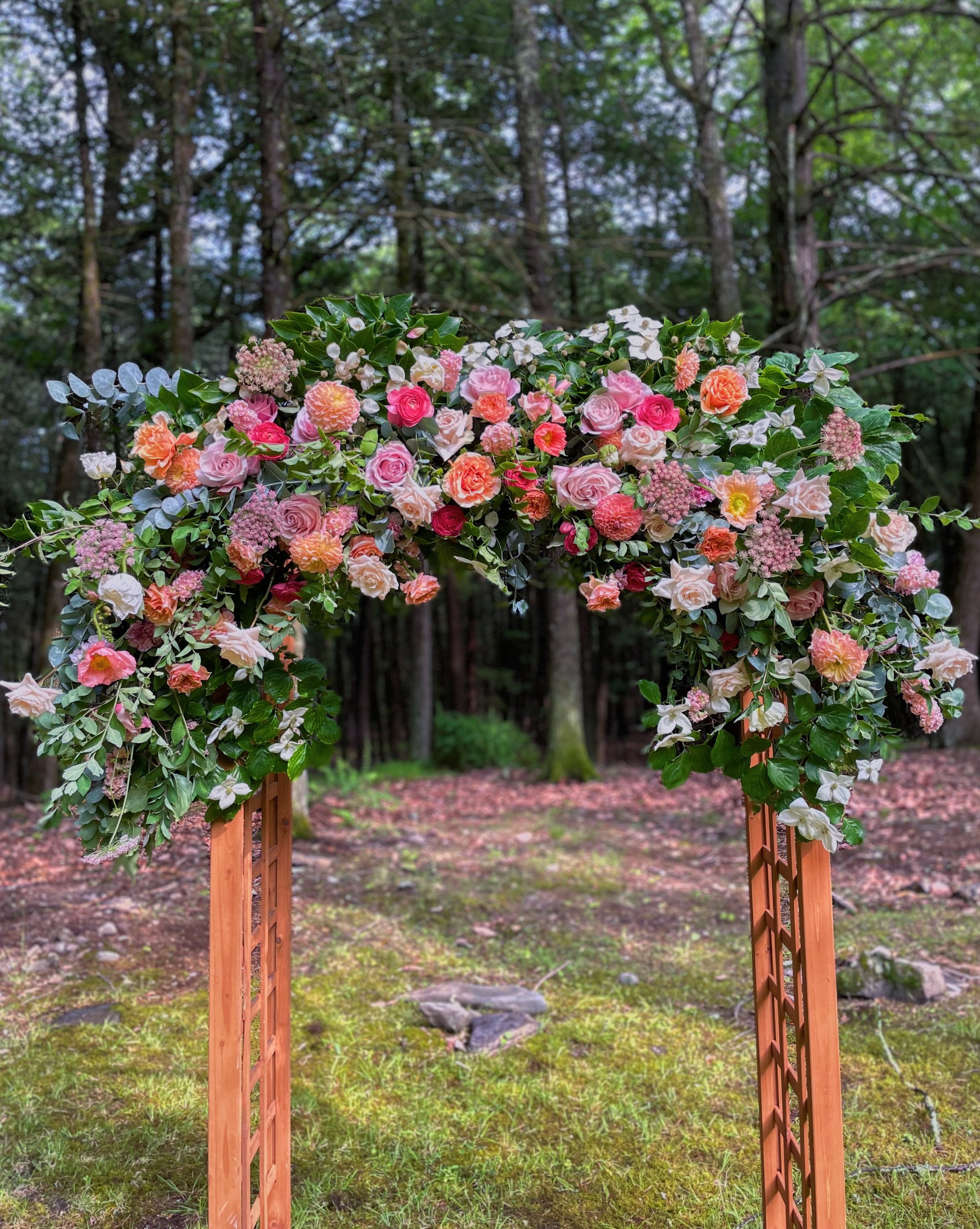 Upstate wedding arch by Flower Clvb.JPG