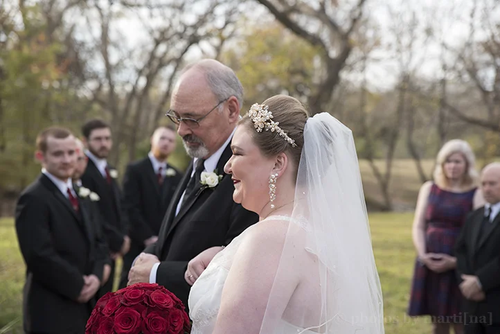 austin-wedding-photos-by-martina-chateau-on-the-creek-12.jpg