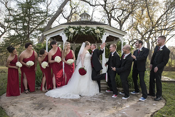austin-wedding-photos-by-martina-chateau-on-the-creek-22.jpg