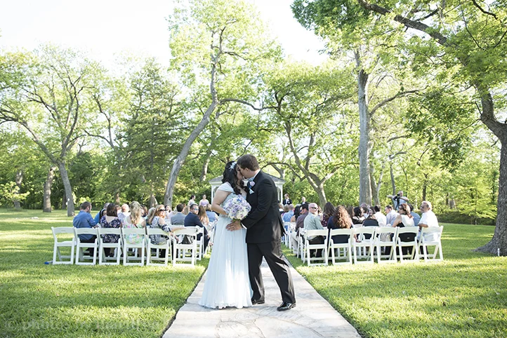 austin-awesome-wedding-photography-chateau-on-the-creek-19.jpg