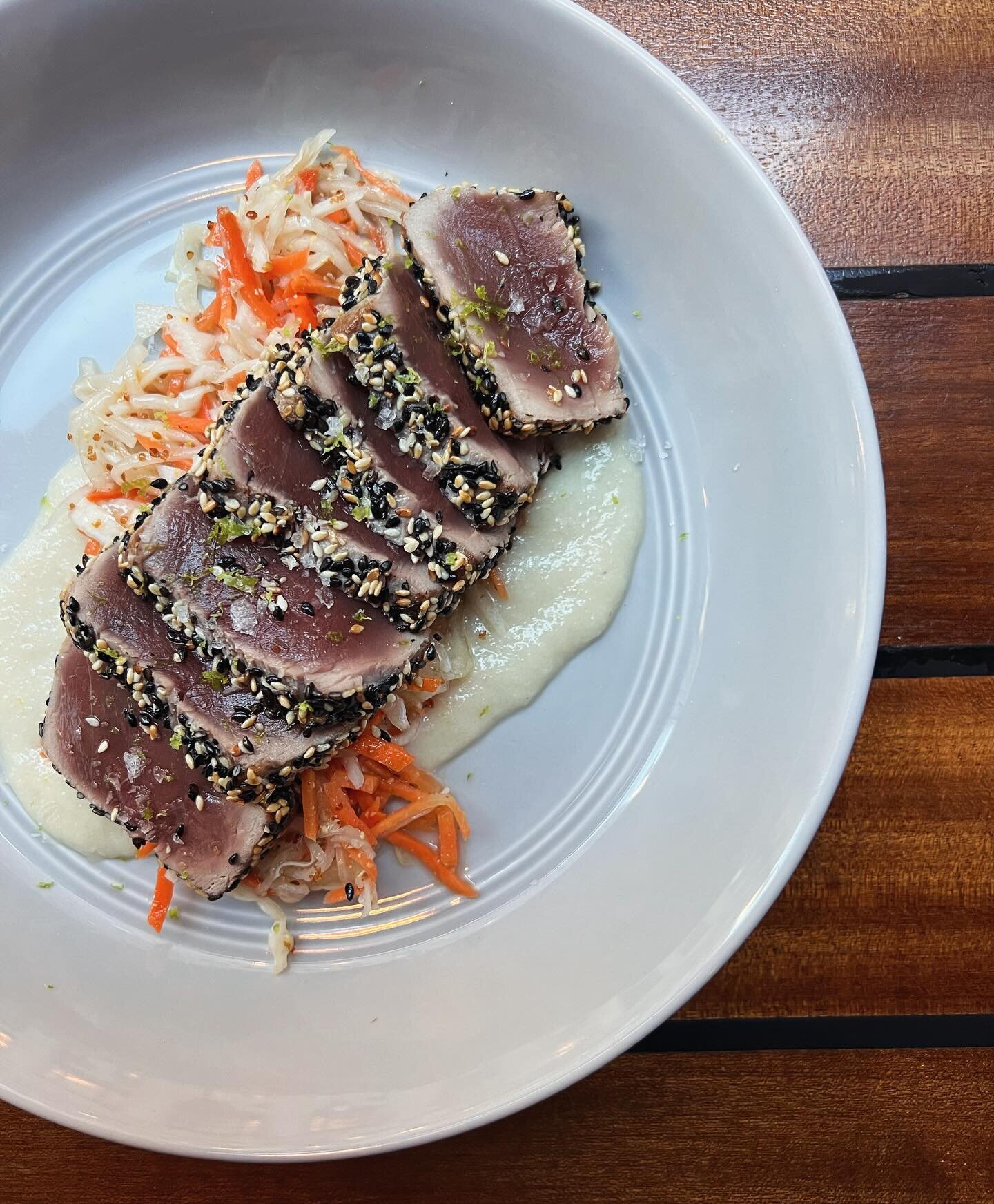 .
🚨sexy tuna dish alert 🚨 

Sesame crusted tuna with sunchoke crema &amp; carrot slaw from the mind of Chef @kathrynbritten 🙌🏼. Just tell your mouth to #opensesame 😂🤣. Get it? 🧞&zwj;♂️ 

#opensesame #getinmybelly #tunagoals #haleyhenrybar #thi