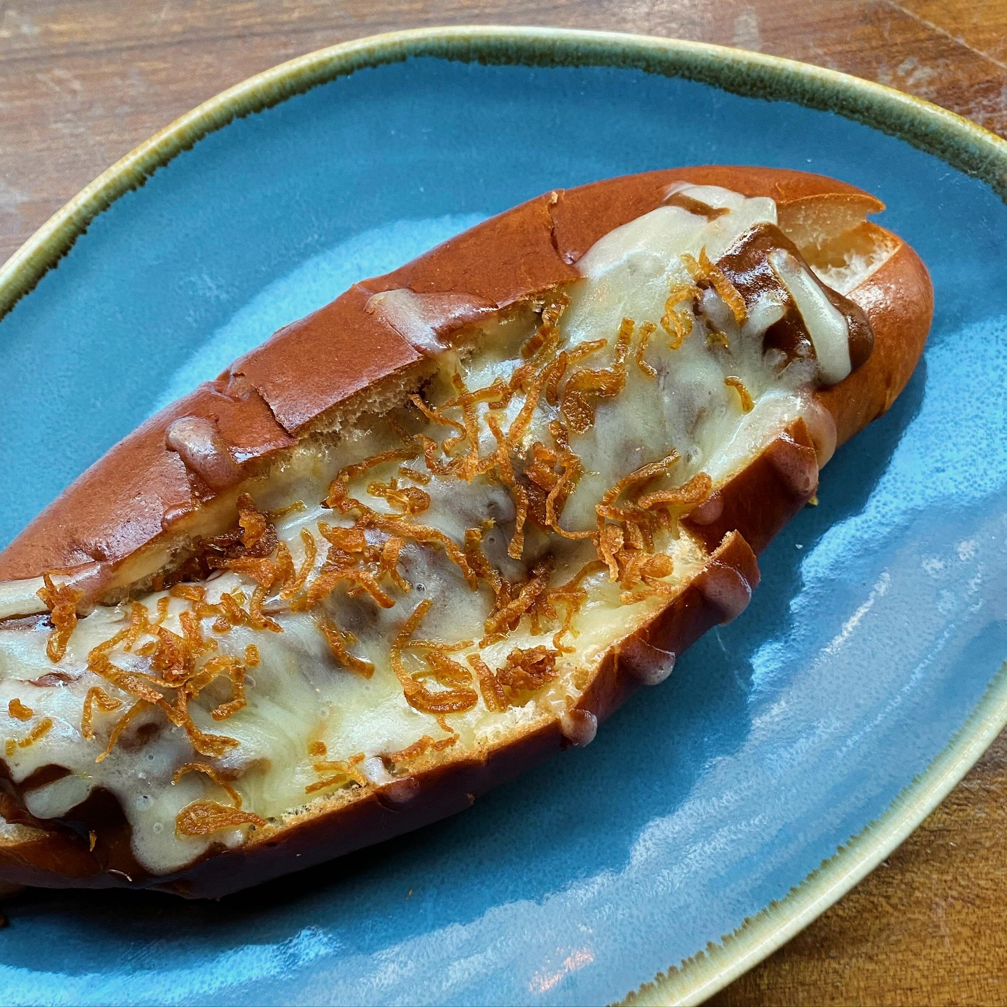 Sweet Caroline 🎺🎺🎺 good weins never seemed so good 🗣️ so good! 🗣️ This week our #weinerwednesday honors Neil Diamond&rsquo;s unofficial Boston anthem with sweet Carolina BBQ sauce, crispy shallots, and melty cheese. From the mind of @kathrynbrit