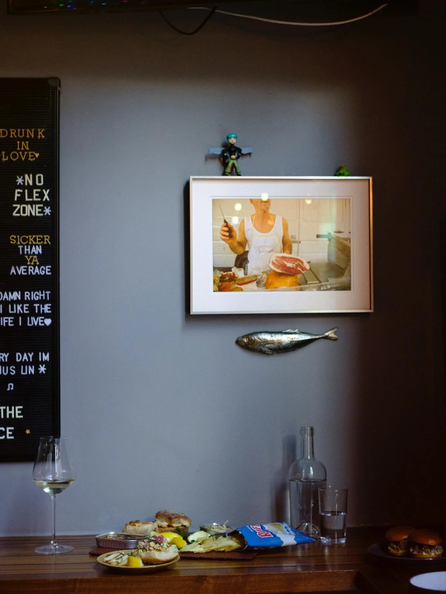 This little winebar.... 
Tinned fish. Ceviche. Wine. Cheese. What more could you possibly need? 

 📷 @racheljapple  We are swooning over your photoshoot 😘 #googoogaagaa

#fridayfeelz #thisisus #thisishowwedoit #haleyhenrybar #winebar #bostonwinebar