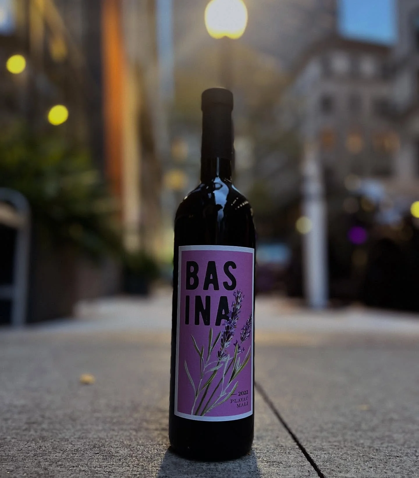 Spotted, Dalmatians favorite wine, woof!🐶 

Family-produced Plavac Mali, made with centuries-old traditions from winemakers @buramrgudic .  With this chilly weather, we're getting cozy with this wine (and tbh, each other 😉). Dark fruit &amp; earthi