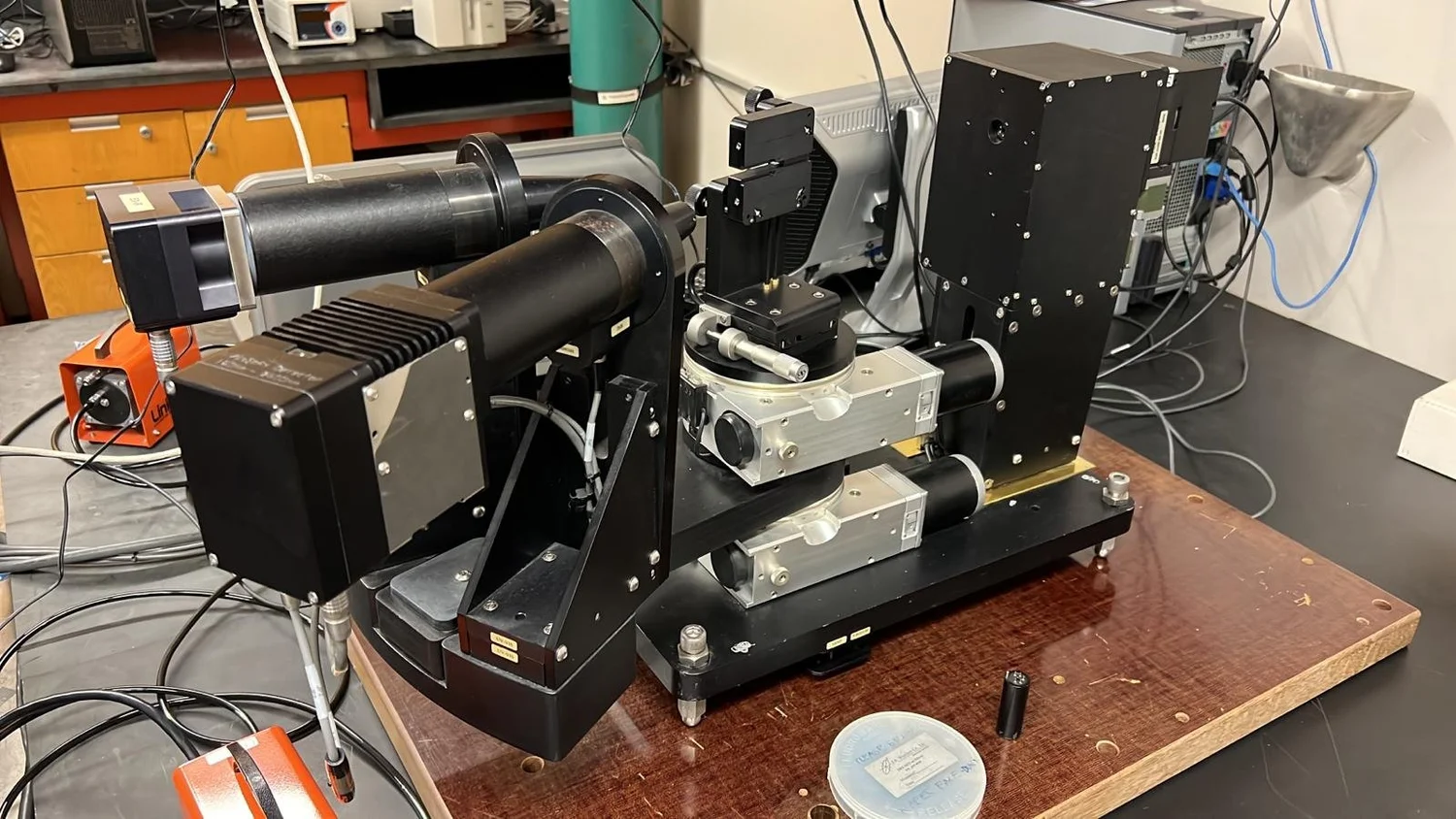 WOOLLAM VARIABLE-ANGLE SPECTROSCOPIC ELLIPSOMETER — Columbia Nano ...