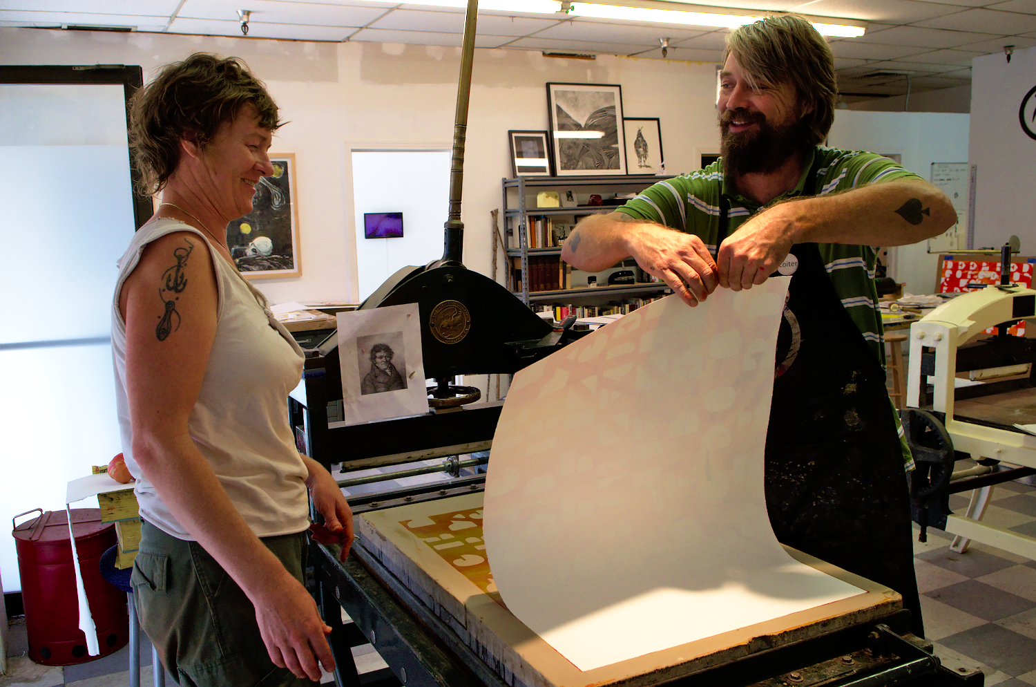  Richard pursues the same accompanying philosophy, seeking "to support artists' sustainability, collaboration and experimentation", here assisting Jessica Rath on a complex lithography project. "The pressure is under the press, not on your shoulders"