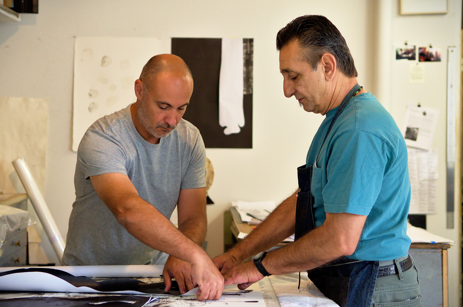  John, printmaster, closely collaborates with the artists he assists. Here with Stas Orlovski (left), he gives continuous advice and feedback during the creative process of a monotype edition. 