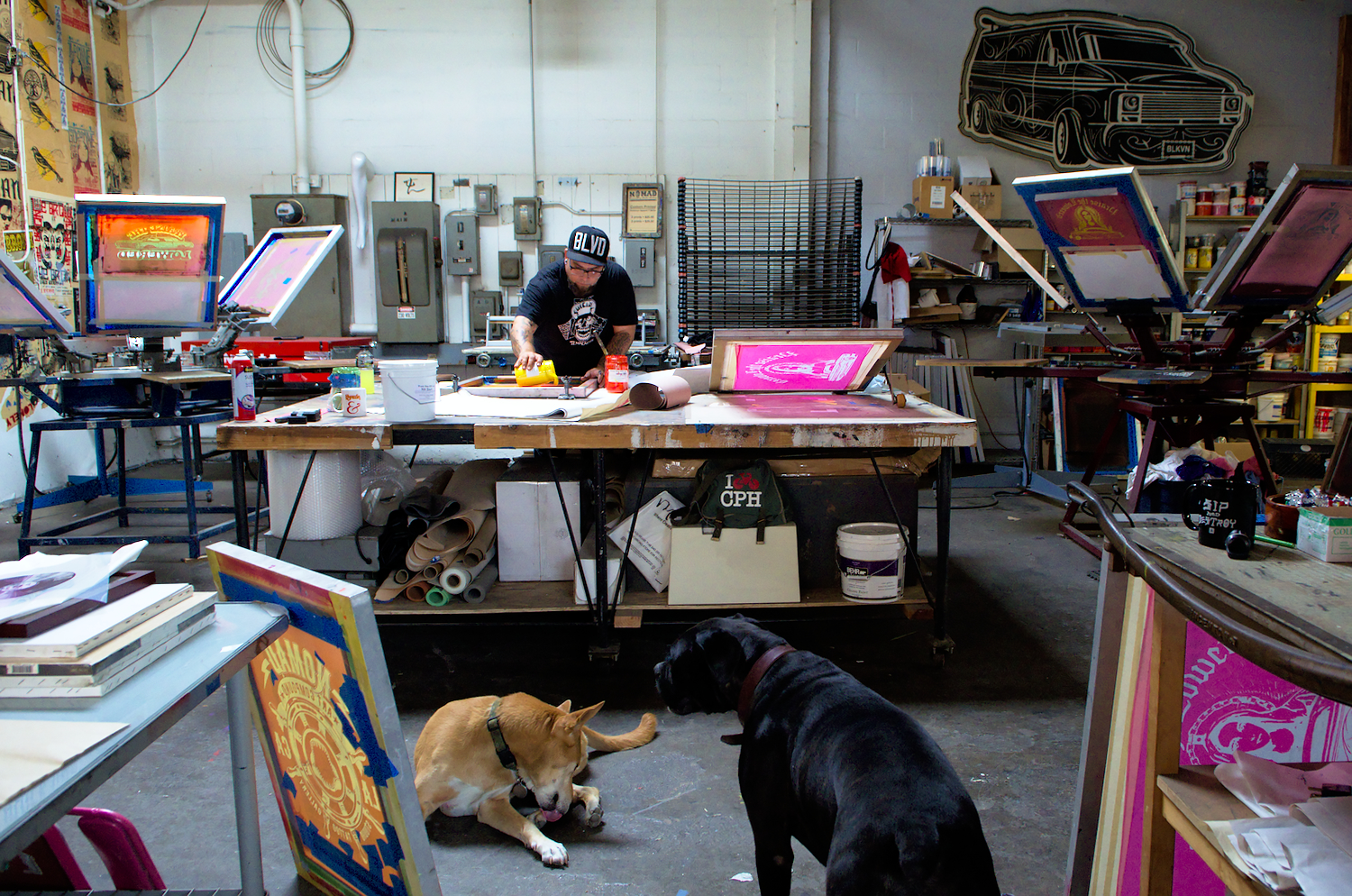 Damon Robinson created his Nomad "art compound" in the Elysian valley. The social emulation opportunity offered by printmaking activities are at the core of this centre vision. Here again, the door is always open: kids and parents in the neighborhood are regularly visiting, encouraged by a dense program of events.
