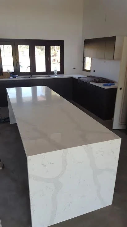Smartstone 'Bianco Statuario' island with waterfall end