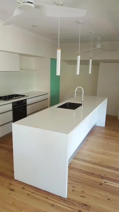 Silestone 'Ariel' Island bench, Alawa