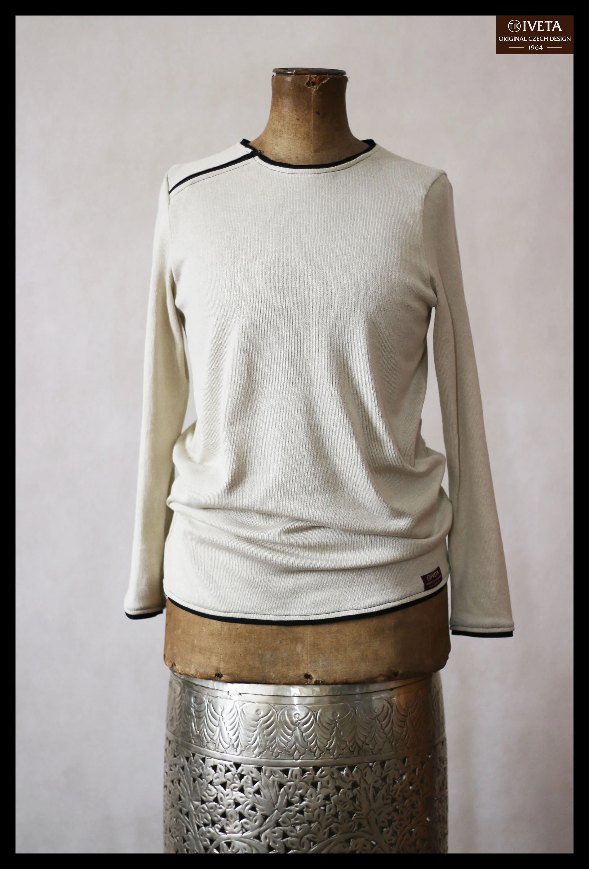 beige knit frontW.jpg
