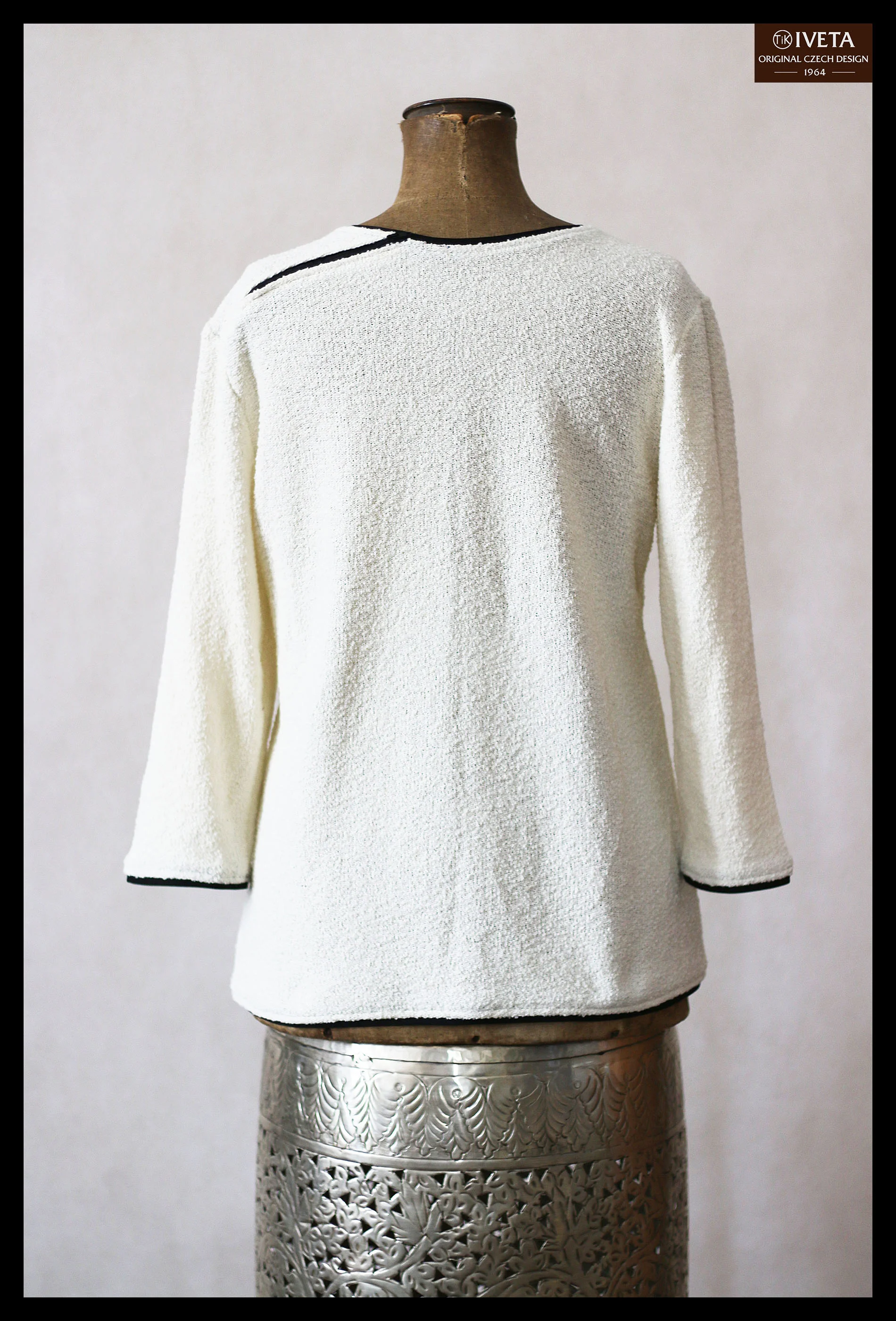 white knit backW.jpg