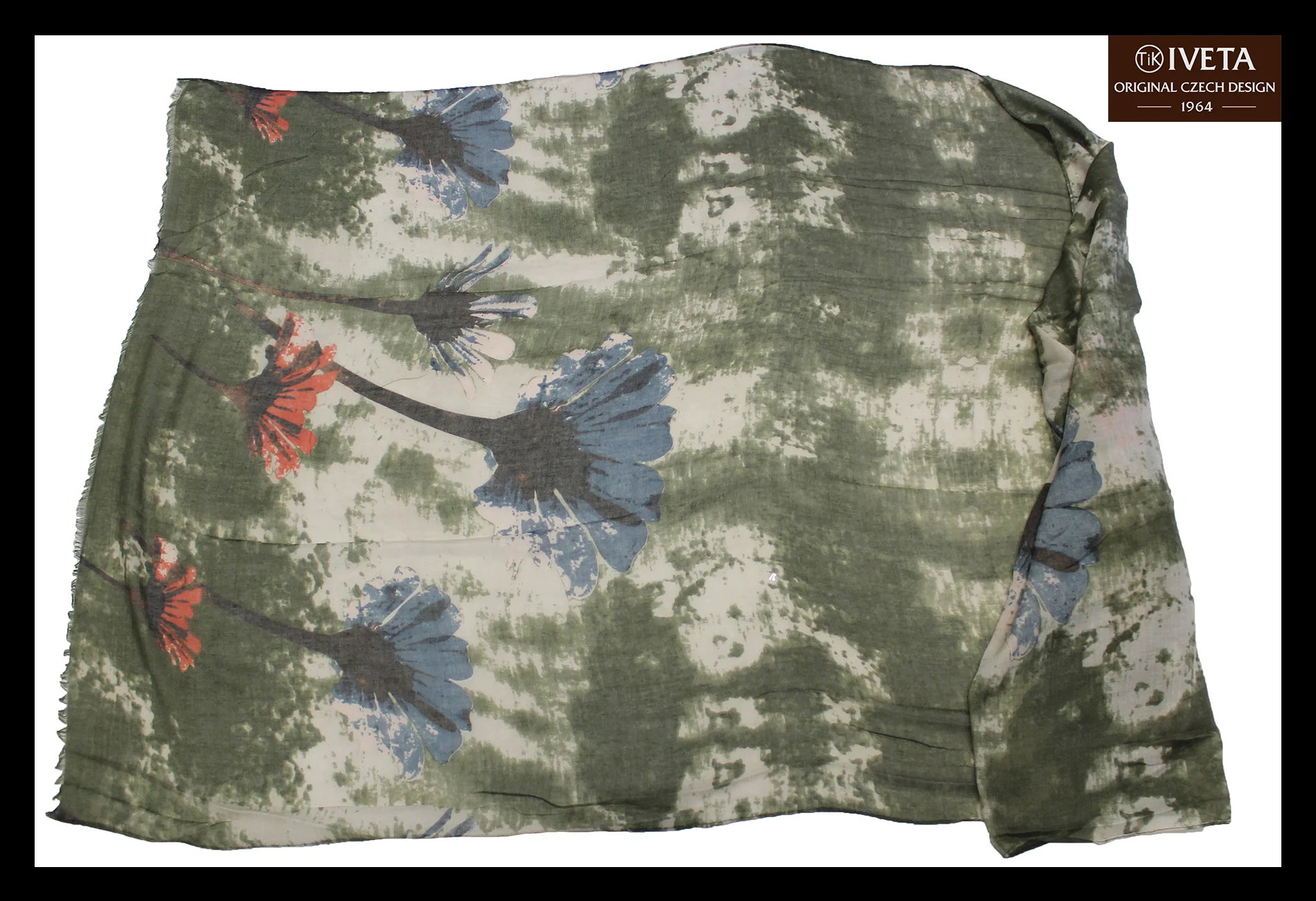 Green-grey-red-scard-with-flower-all.jpg