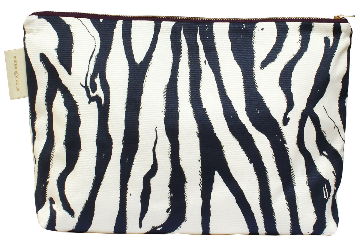 Hot-to-Trot-Wash-Bag-Back.jpg