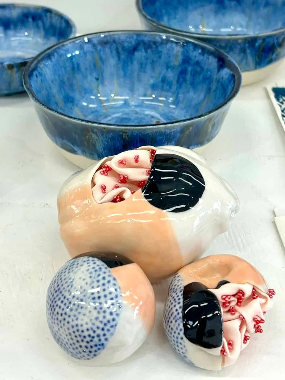 My gorgeous porcelain and mixed media fruit are looking even more gorgeous in and amongst all the makings at @stevensstreetgallery 

If you are in and around Yandina on the Sunshine Coast this weekend the intake a look&hellip; and pick them up. They 