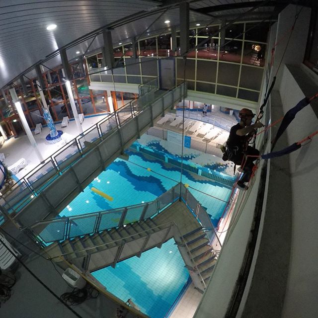 Night work with Swimming Pool view.
Diese Woche d&uuml;rften wir die Firma ESW L&uuml;ftungsbau unterst&uuml;tzen bei der demontage, reinigung und montage von L&uuml;ftungsgittern im Erlebnisbad der Donaubad Neu-Ulm. Vielen Dank an Donaubad Ulm / Neu