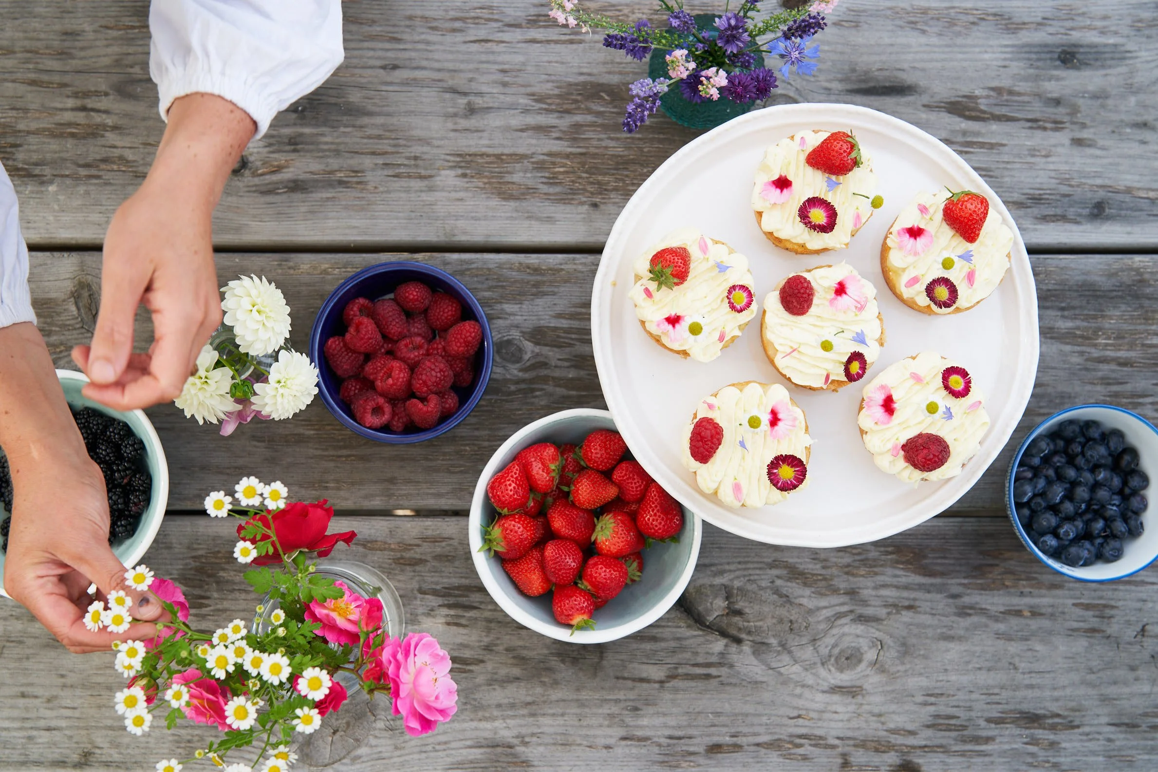 Seasonal ingredients wedding cake