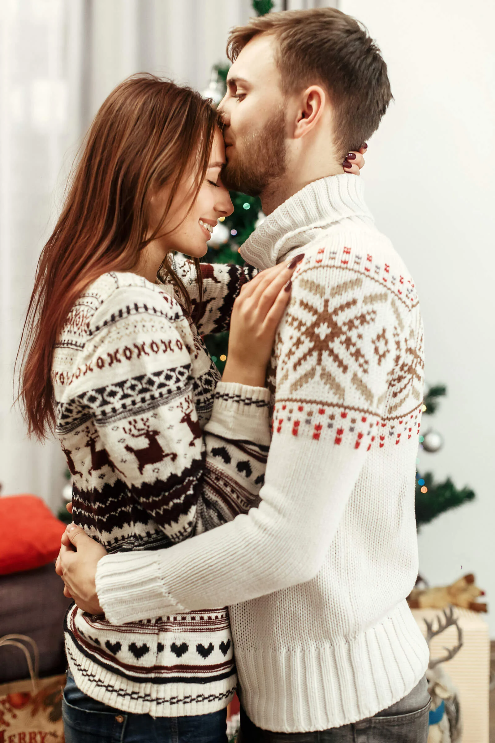 Winter-Engagement-Photos-Outfitting-for-the-Occasion-Toledo-Wedding-Guide-3.jpg