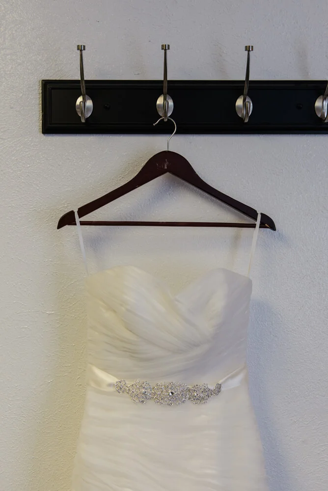 Heather downs country club wedding photos_7.jpg