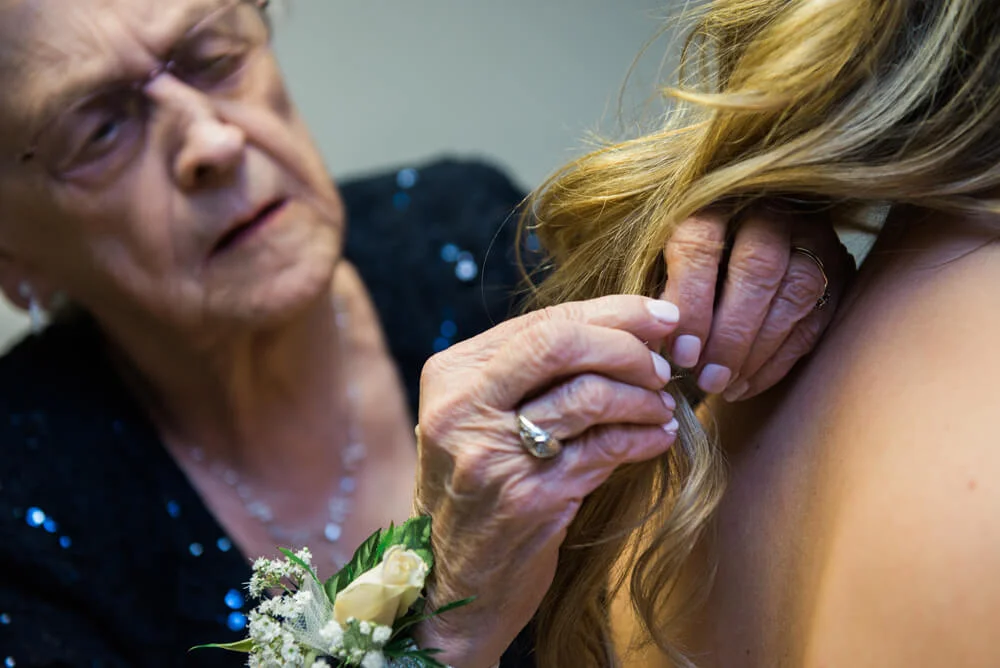 Heather downs country club wedding photos_11.jpg