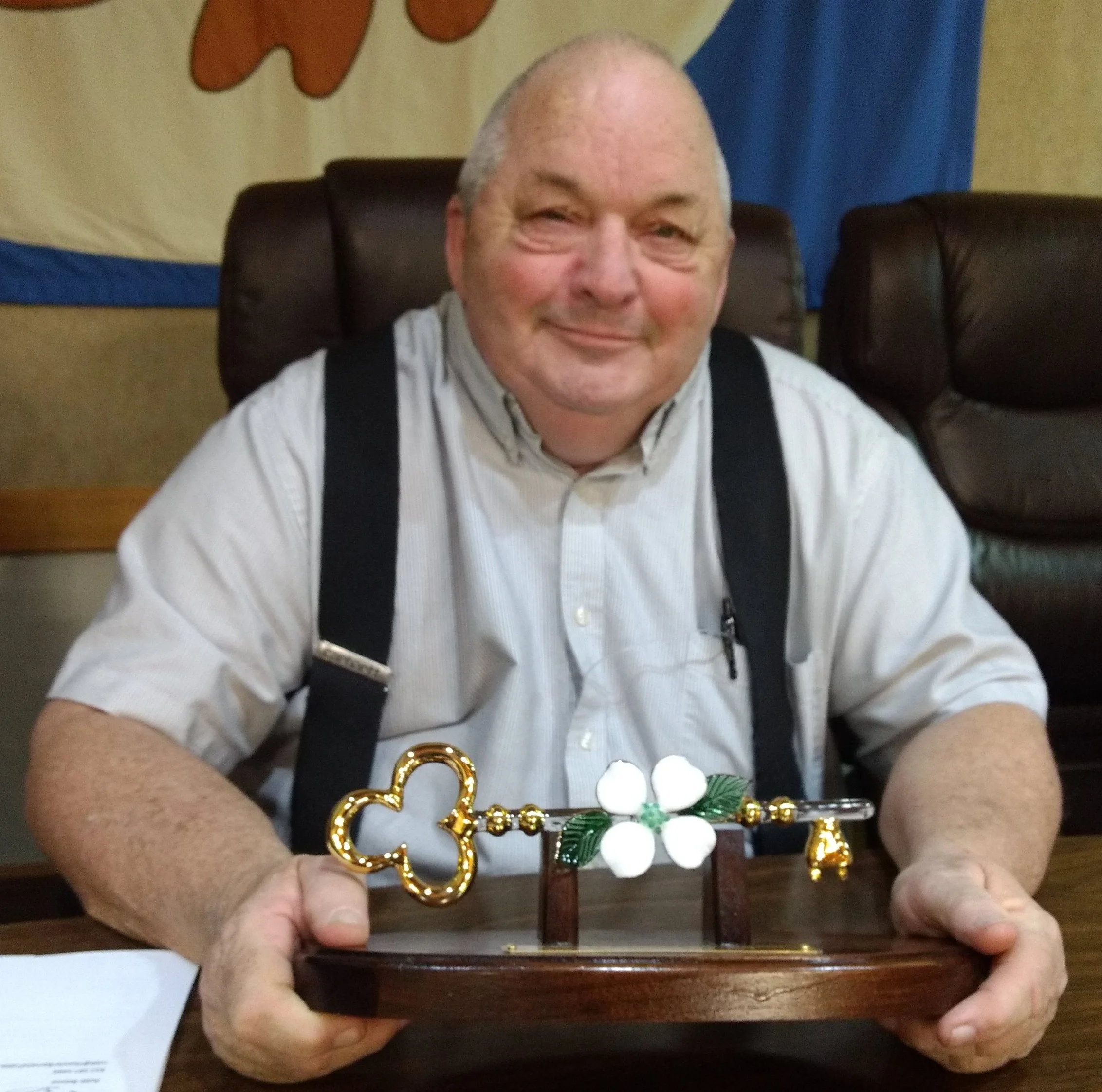 2018 Town council president charles “buzz” king accepting the key to the VILLAGE 12-20-2018