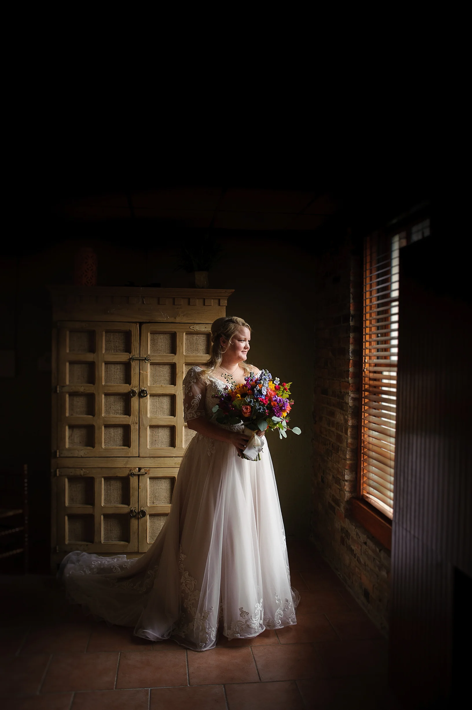 Ali &amp; Drew: A Spring, Outdoor, Courtyard Wedding
