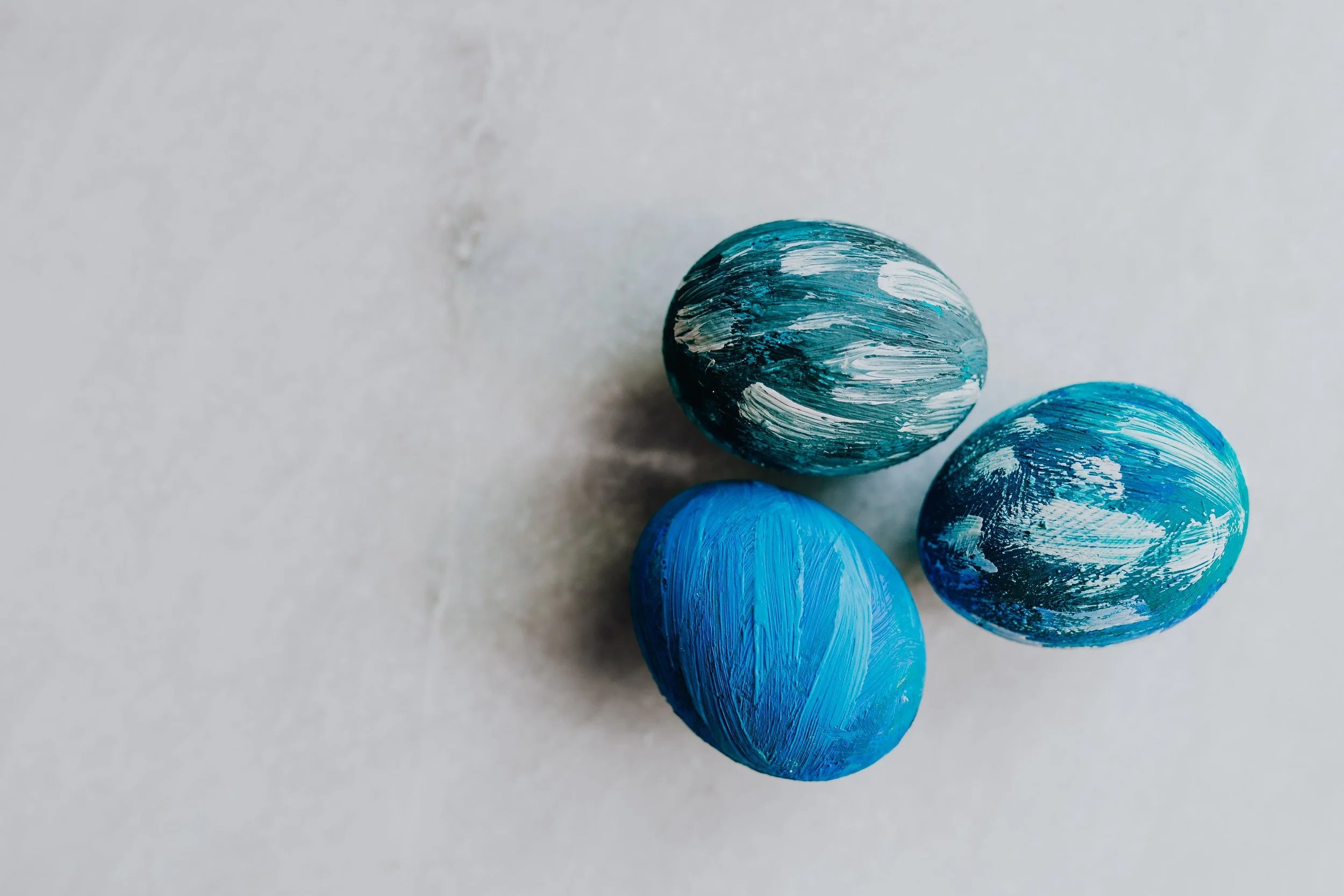 kaboompics_Blue Easter Eggs-2.jpg