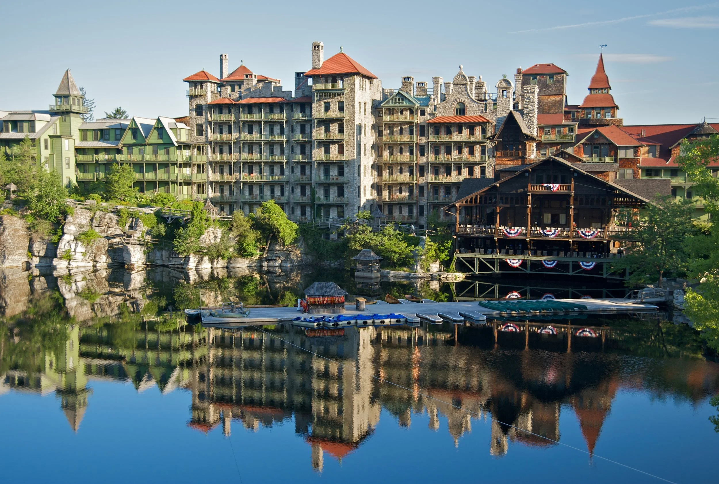 Mohonk_Mountain_House_2011_Main_Buildings_around_Lake_1_FRD_3077.jpg