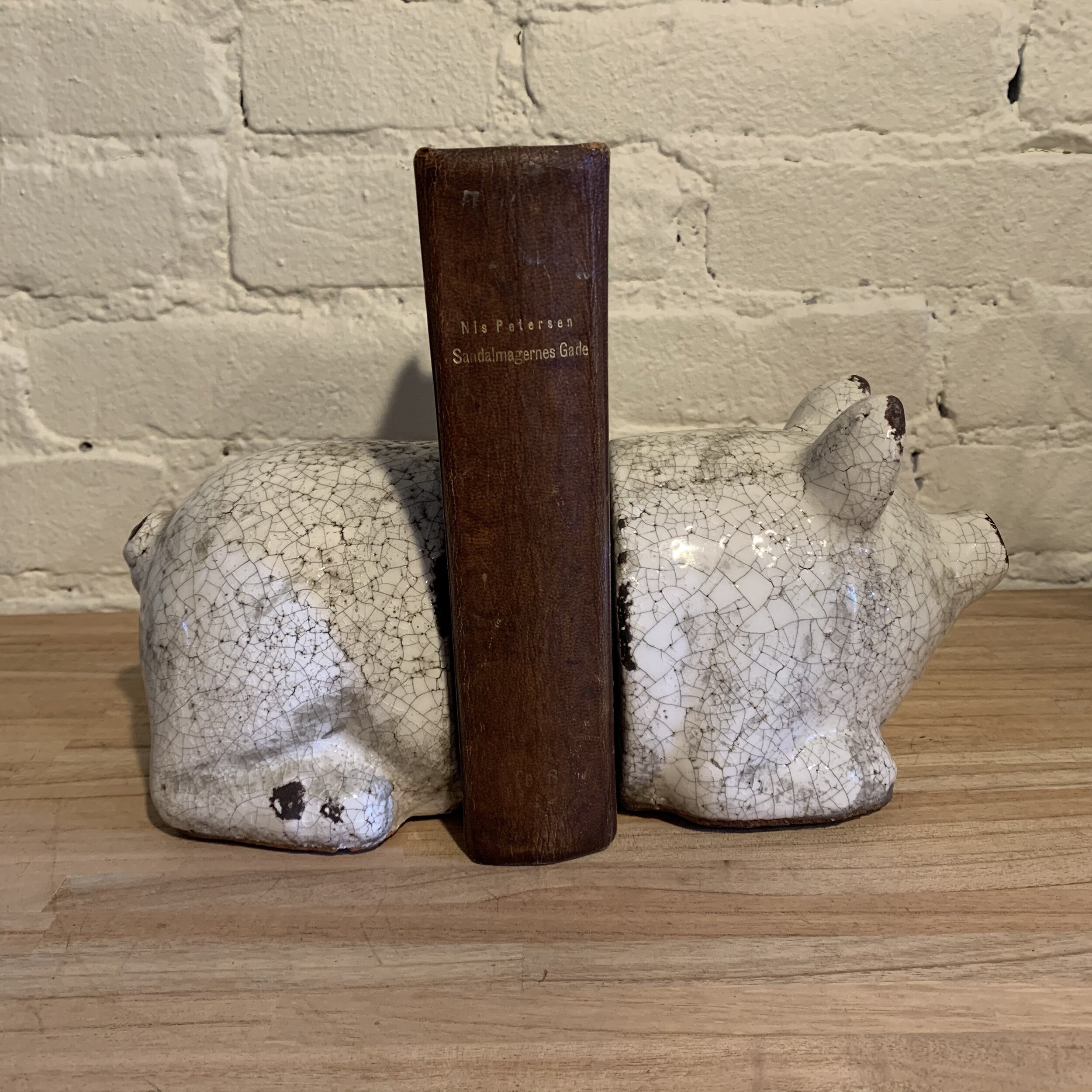 Pig Bookends
