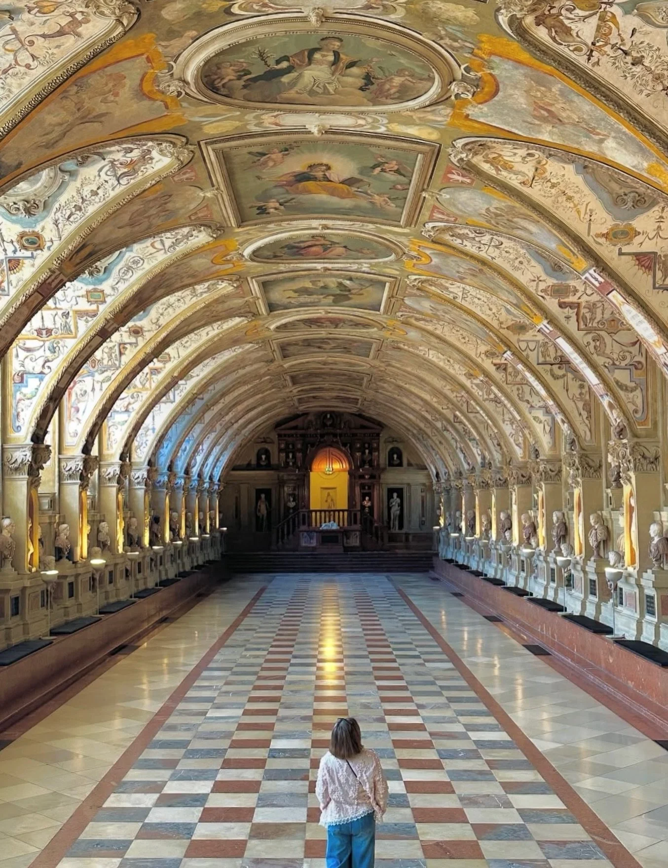 🌍 @poppythewanderlust is Not Lost 🌍 in Munich, Germany #sheisnotlost