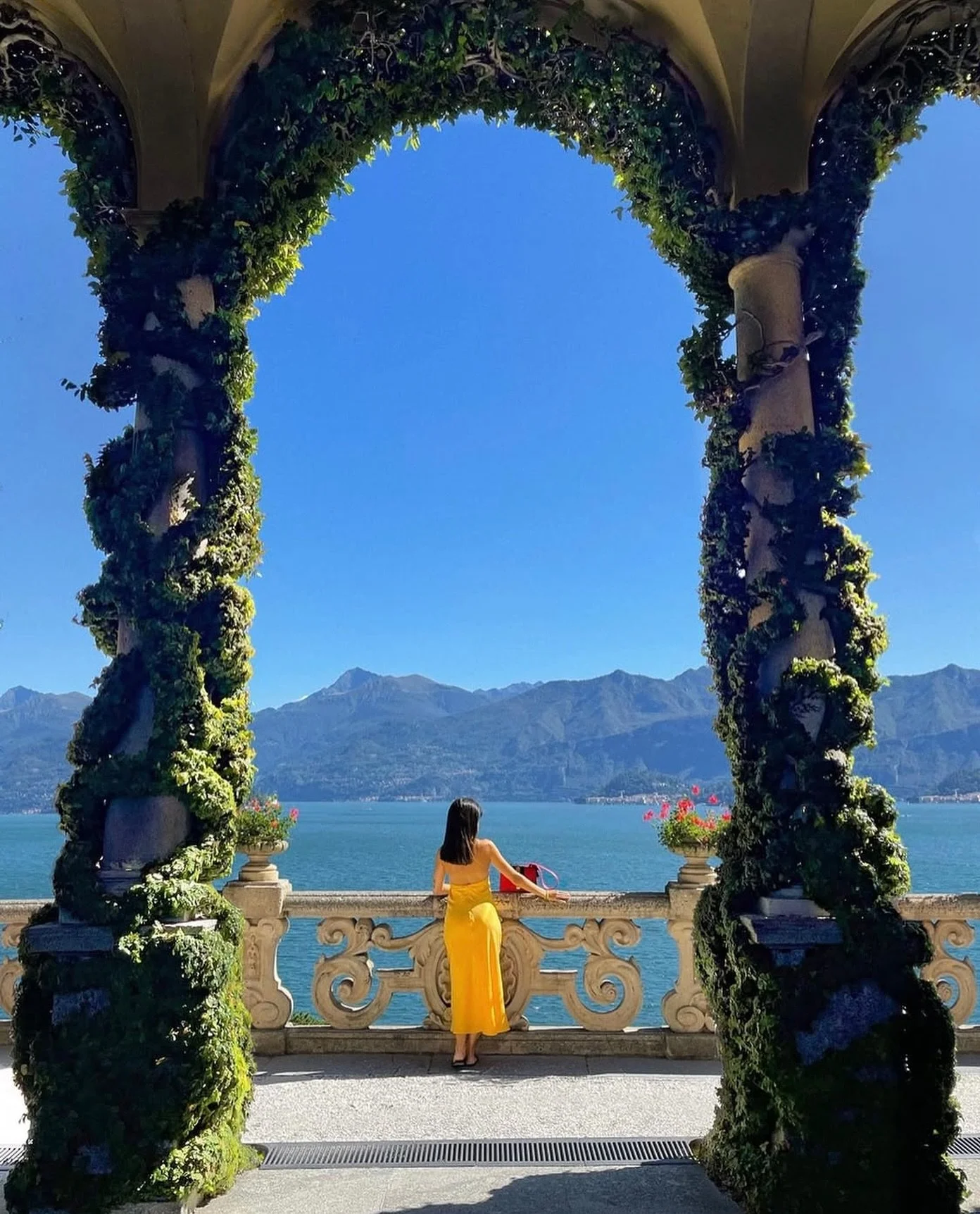 🌍 @chatraveladdict is Not Lost 🌍 on Lake Como, Italy #sheisnotlost