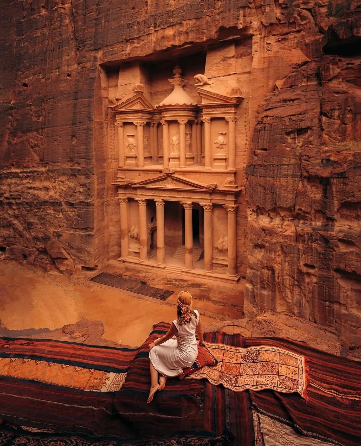 🌍 @trawellmary is Not Lost 🌍 in Petra, Jordan #sheisnotlost