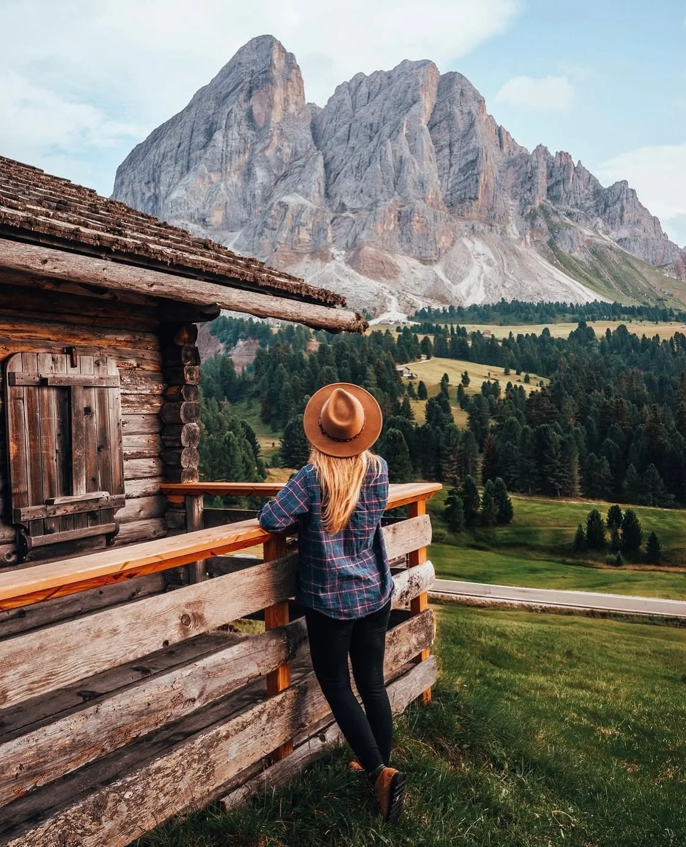 🌍 @ticket.to.anywhere is Not Lost 🌍 in the Dolomites, Italy #sheisnotlost photo by @_marcelsiebert