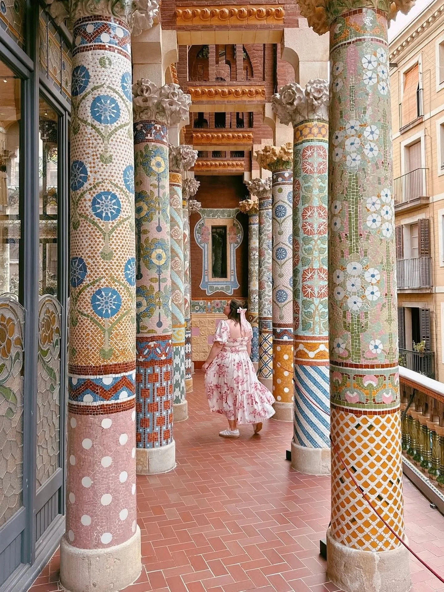 🌍 @courtneyscheff is Not Lost 🌍 in Barcelona, Spain #sheisnotlost