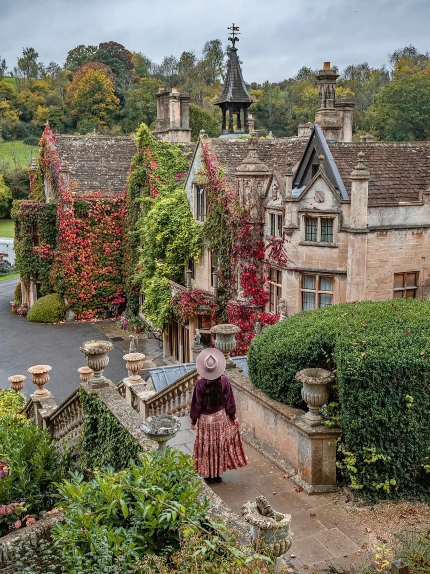 🌍 @strawhattedtraveller is Not Lost 🌍 in the Cotswolds, England #sheisnotlost