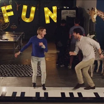 235544E500000578-2843142-This_is_fun_Evan_Rachel_wood_and_Darren_Criss_star_in_a_satire_o-13_1416521110051.jpg