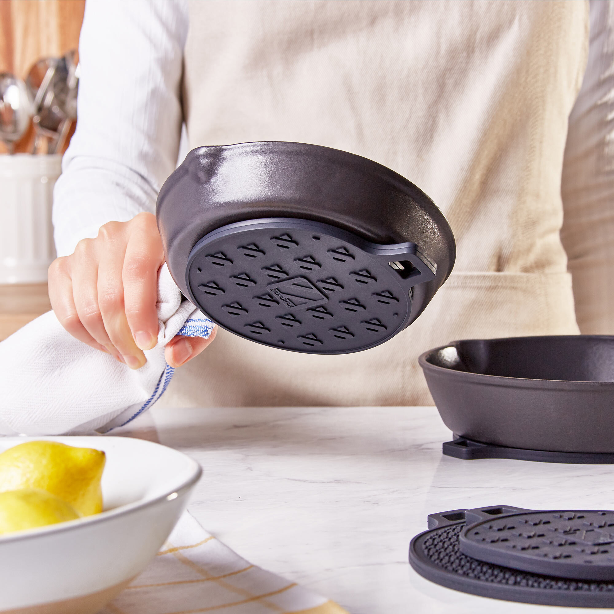 Geoffrey Zakarian Set of 2 Cast Iron Non-Stick Mini Baking Dishes Oval BLACK