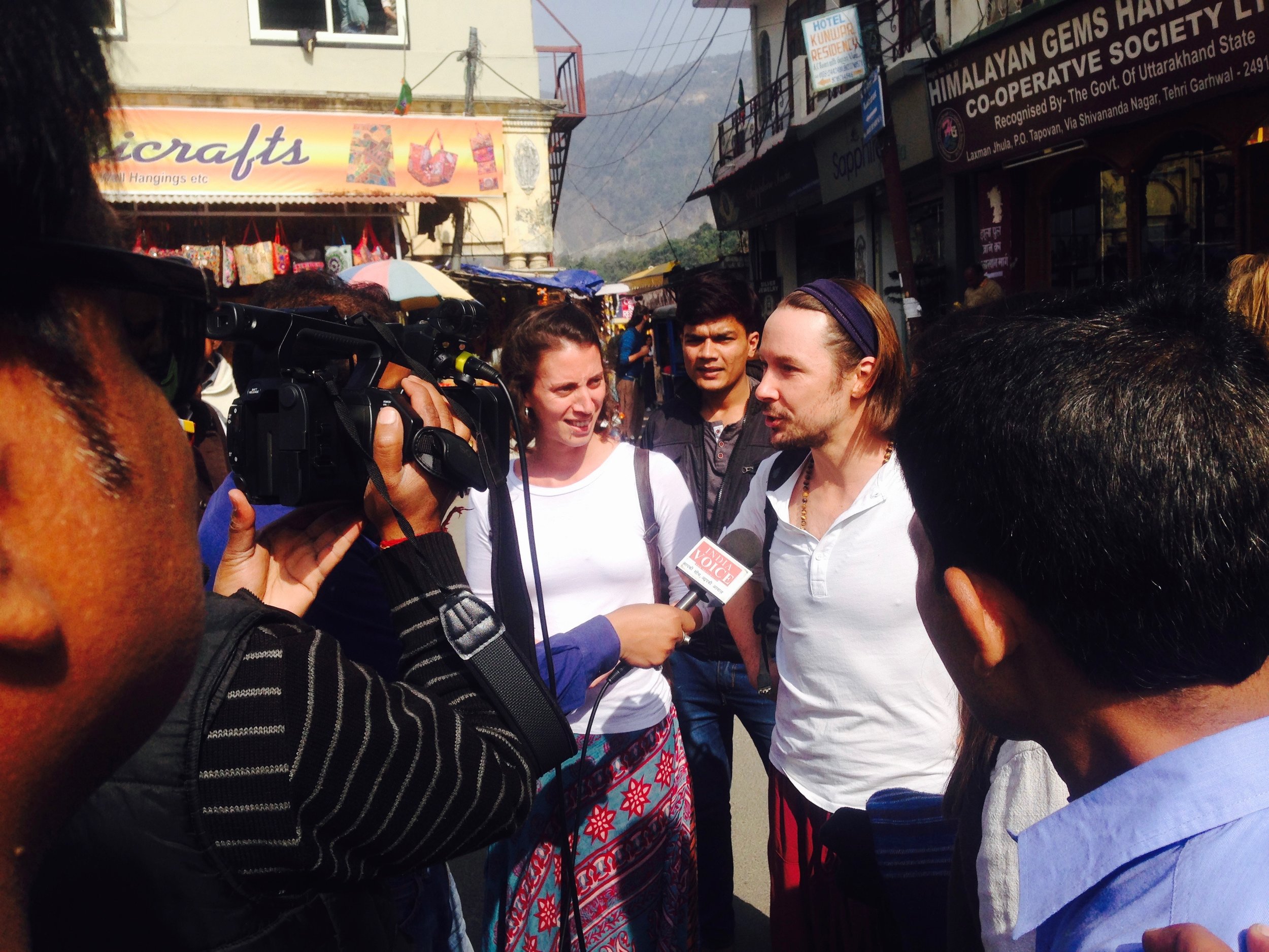 Casual interview on the streets of Rishikesh with our friends Anouchka and Alexey