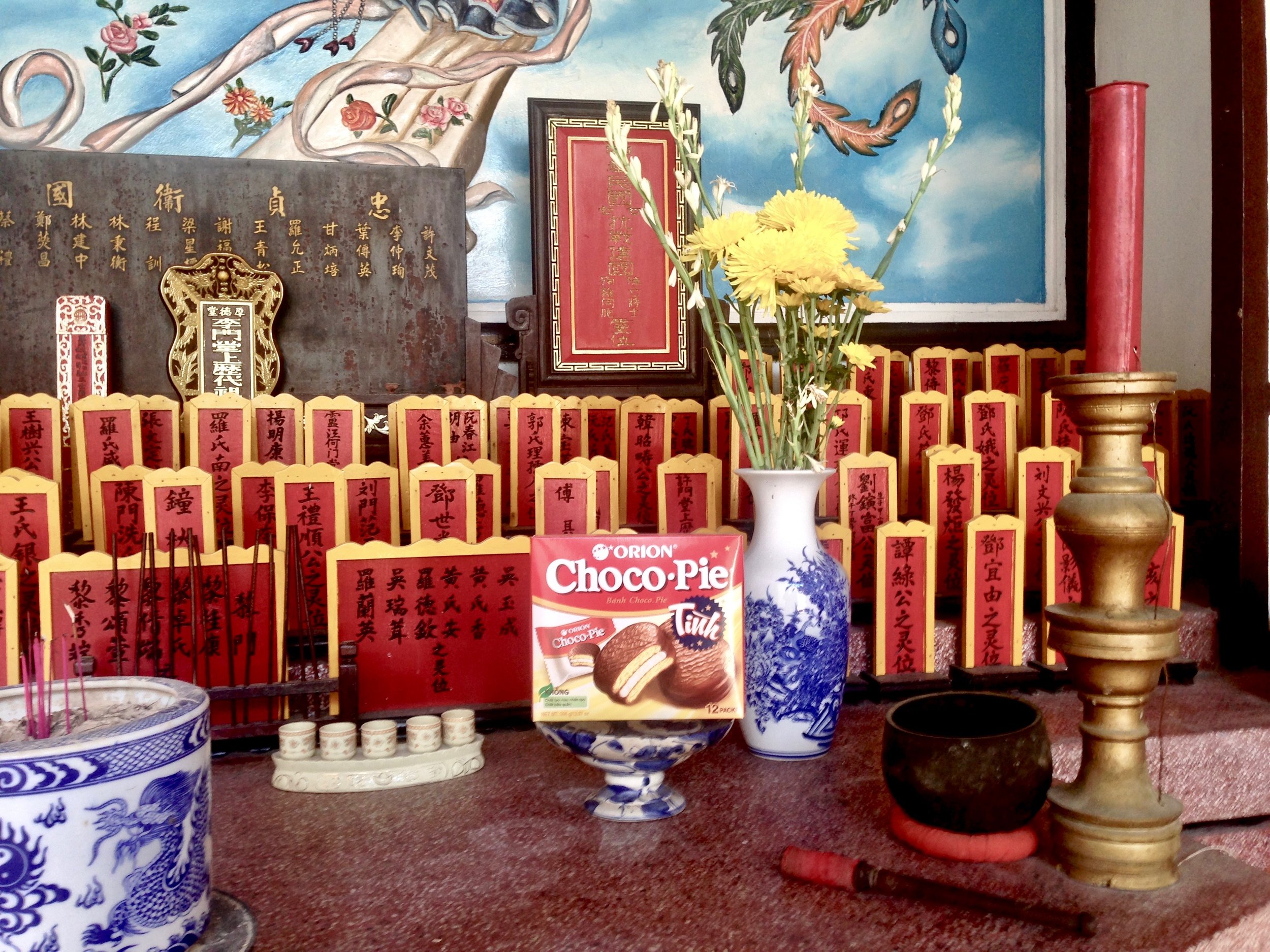 Choco-pies are the main attraction of altars, who knew??